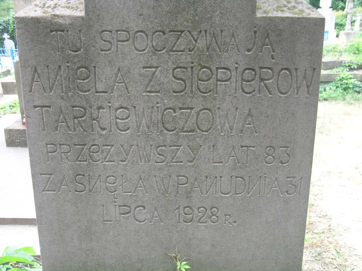 Tombstone of Aniela and Jakub Tarkiewicz, Zaleszczyki cemetery, as of 2019.