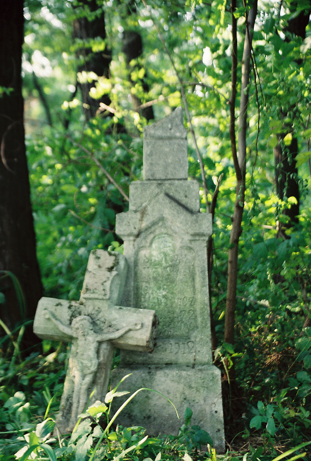 Tombstone of Tekla Tomkewicz, cemetery in Muskatovka, as of 2004.