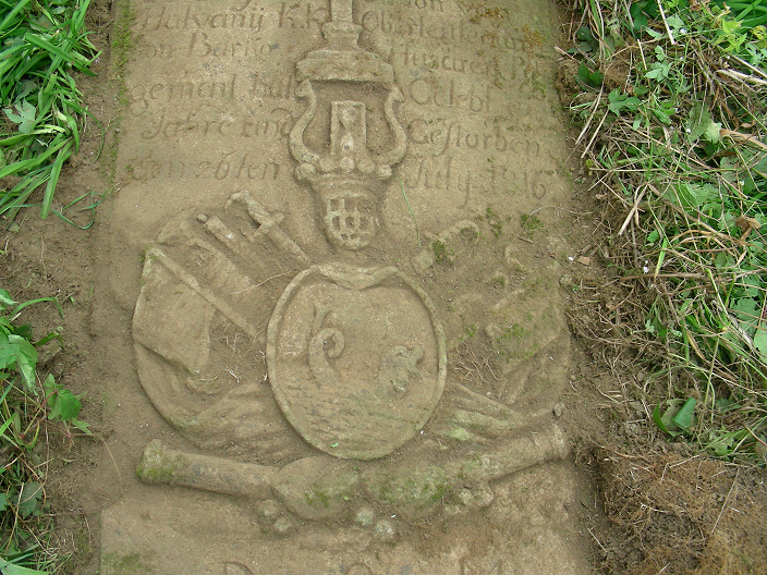 Tombstone of Antoni and [...] von Halvanÿ, Zaleszczyki cemetery, as of 2019.