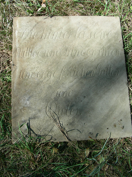 Nagrobek  Maximiliana Wohlfellda, cmentarz w Zaleszczykach, stan z 2019 r.