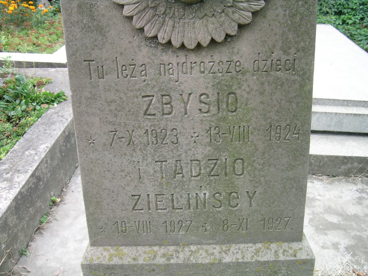 Nagrobek Adama, Tadeusza i Zbigniewa Zielińskich, cmentarz w Zaleszczykach, stan z 2019 r.