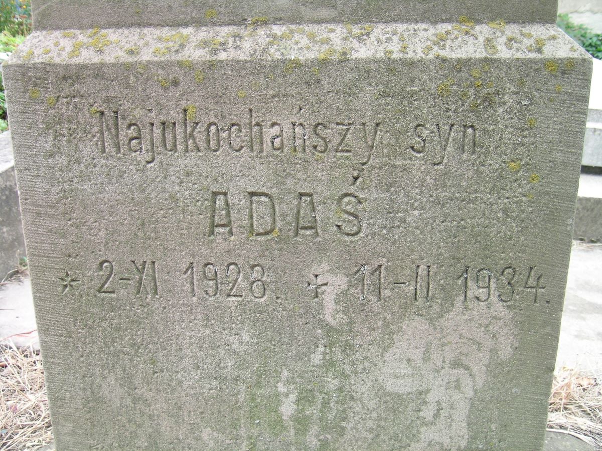 Tombstone of Adam, Tadeusz and Zbigniew Zielinski, Zaleszczyki cemetery, as of 2019.