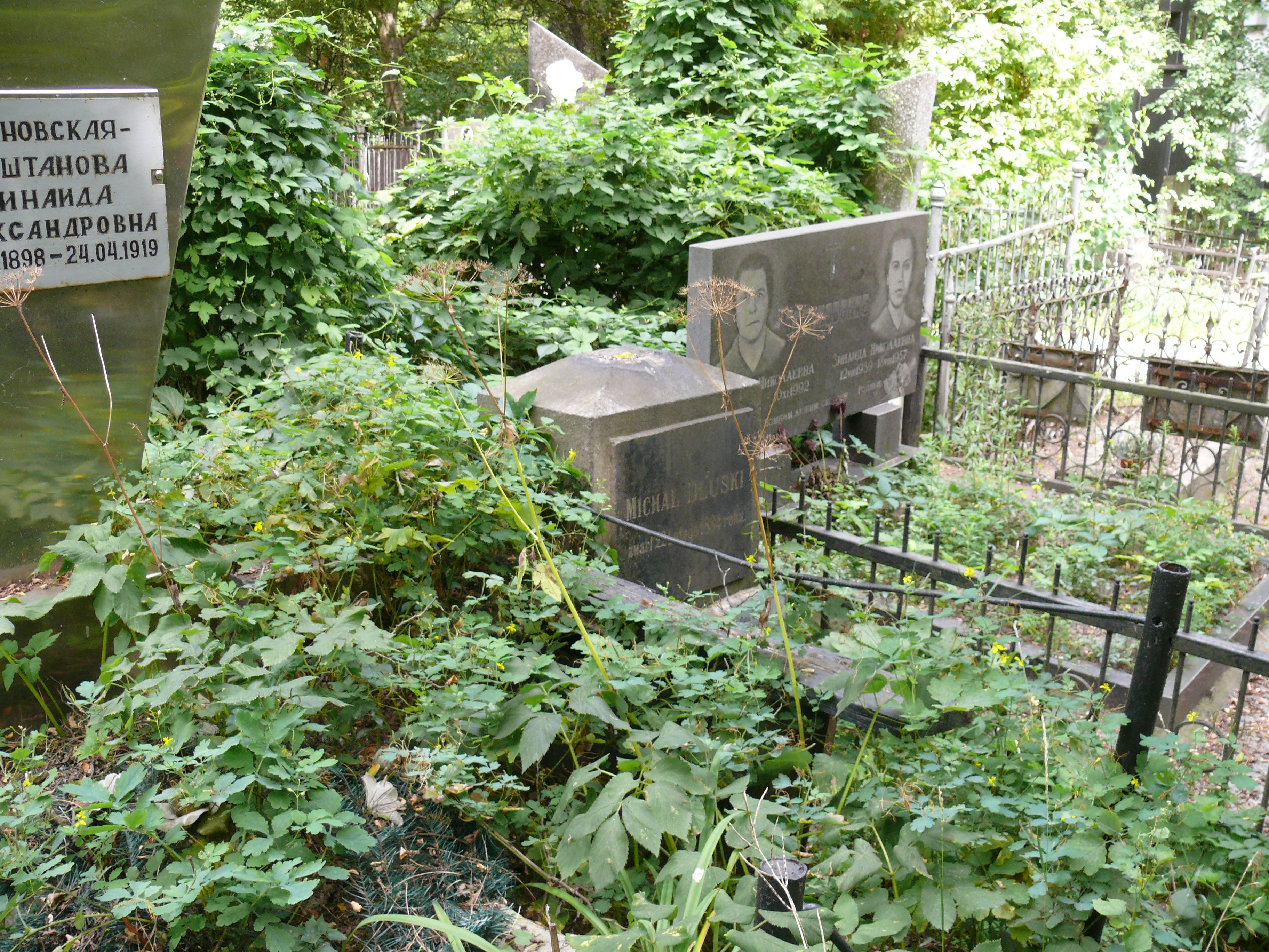 Tombstone of Mikhail Dlusky, Baykova cemetery, Kyiv, as of 2021