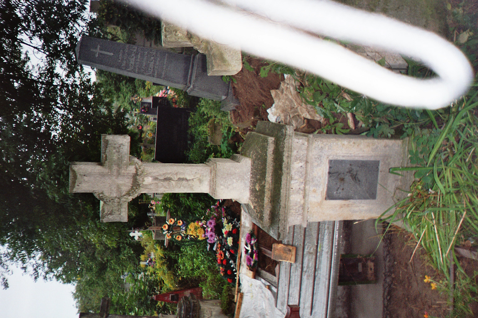 Tombstone of Bronislaw Baginski, Zaleszczyki cemetery, as of 2005.