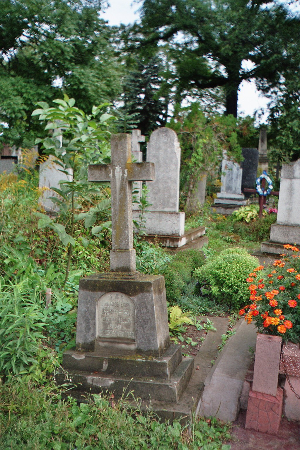 Tombstone of Jan Ciesielski, cemetery in Zaleszczyki, as of 2005.