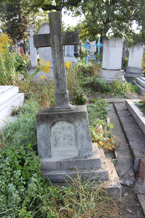 Tombstone of Jan Ciesielski, Zaleszczyki cemetery, as of 2019.