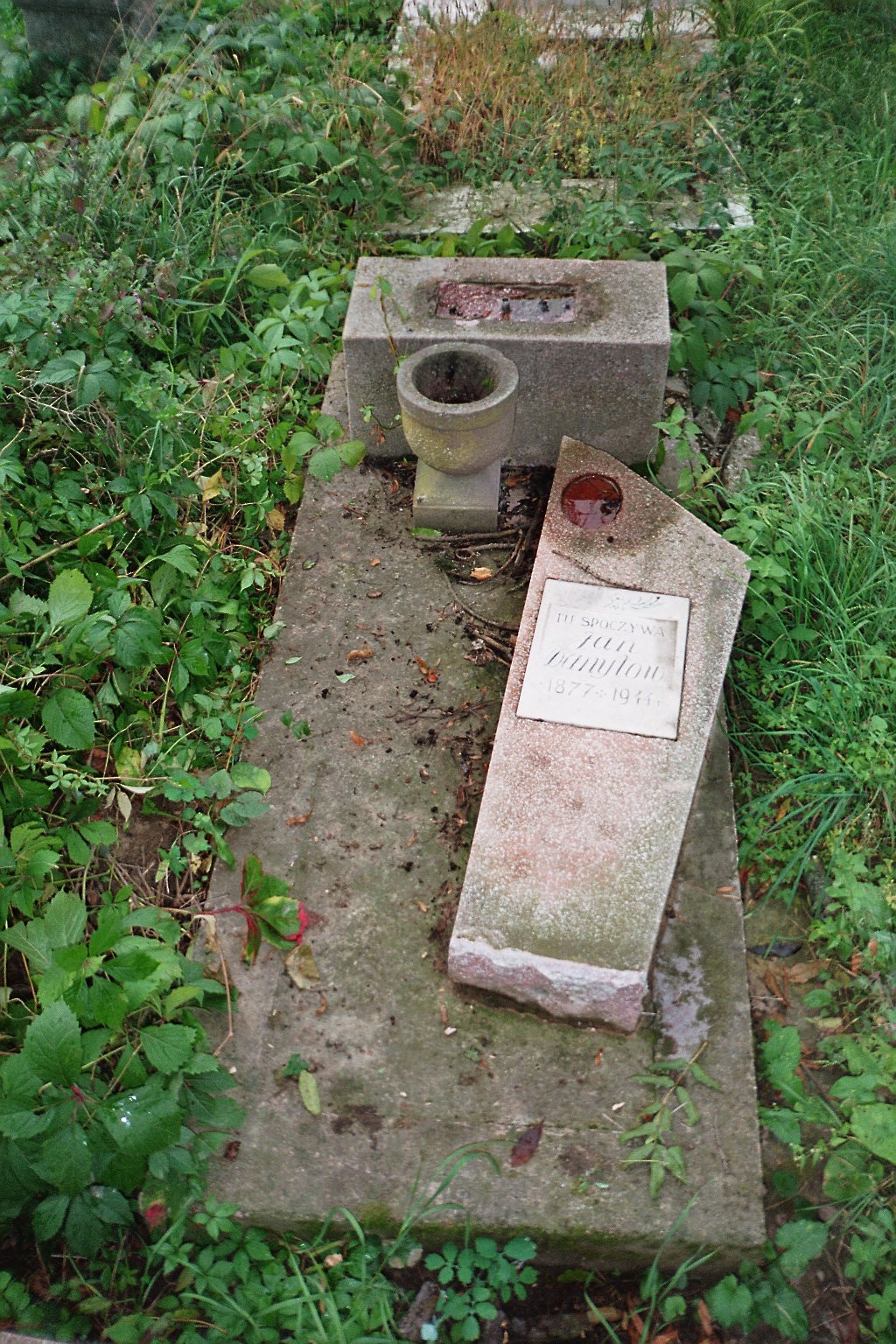 Tombstone of Jan Danylov, Zaleszczyki cemetery, as of 2005.