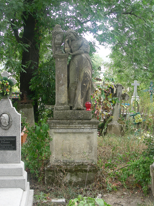 Tombstone of [...] Deller, Zaleszczyki cemetery, as of 2019.
