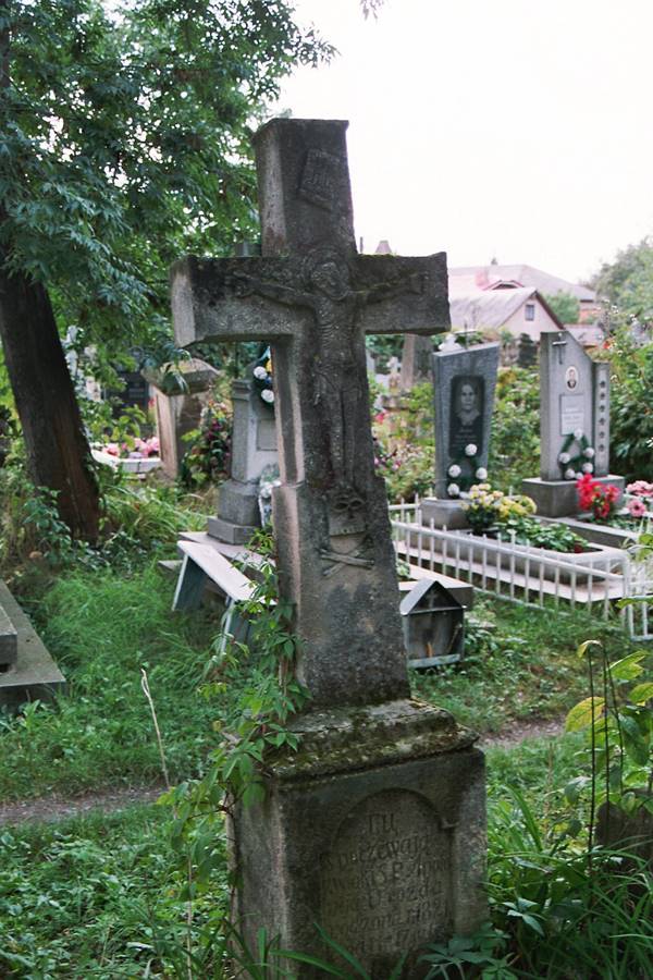 Tombstone of Apolonia Drozda, cemetery in Zaleszczyki, state from 2005