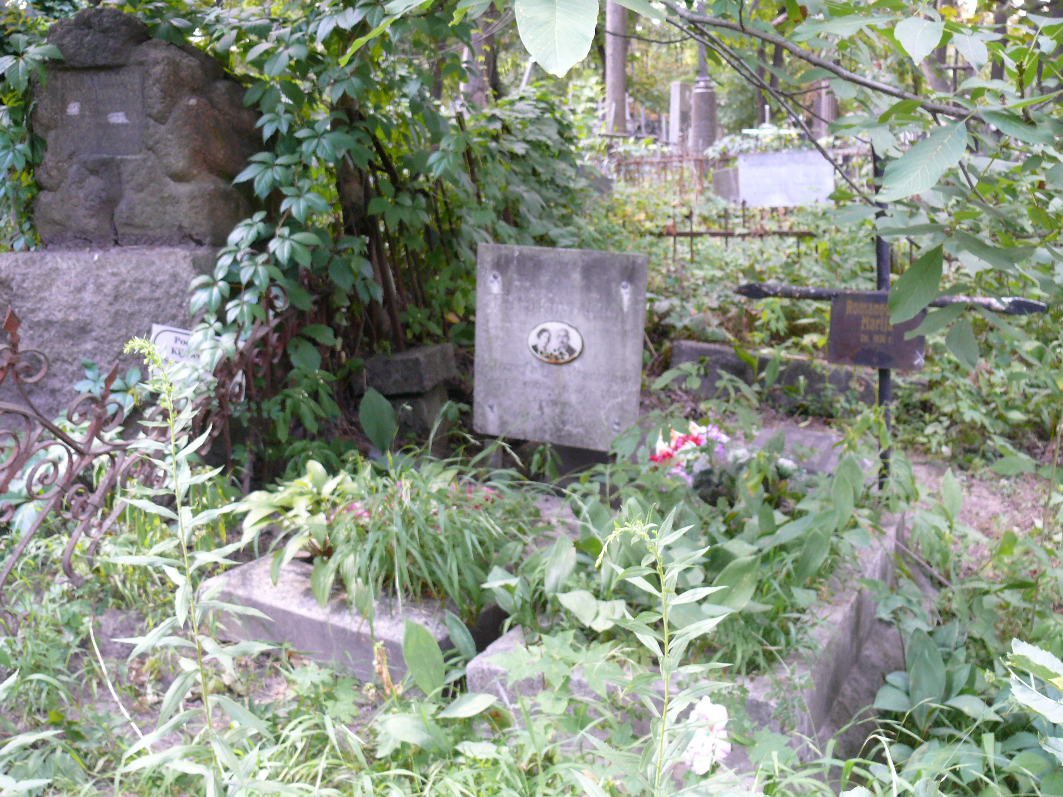 Tombstone of Irena, Josefa, Stanislav Tutakovskis, Bajkova cemetery, Kyiv, 2021