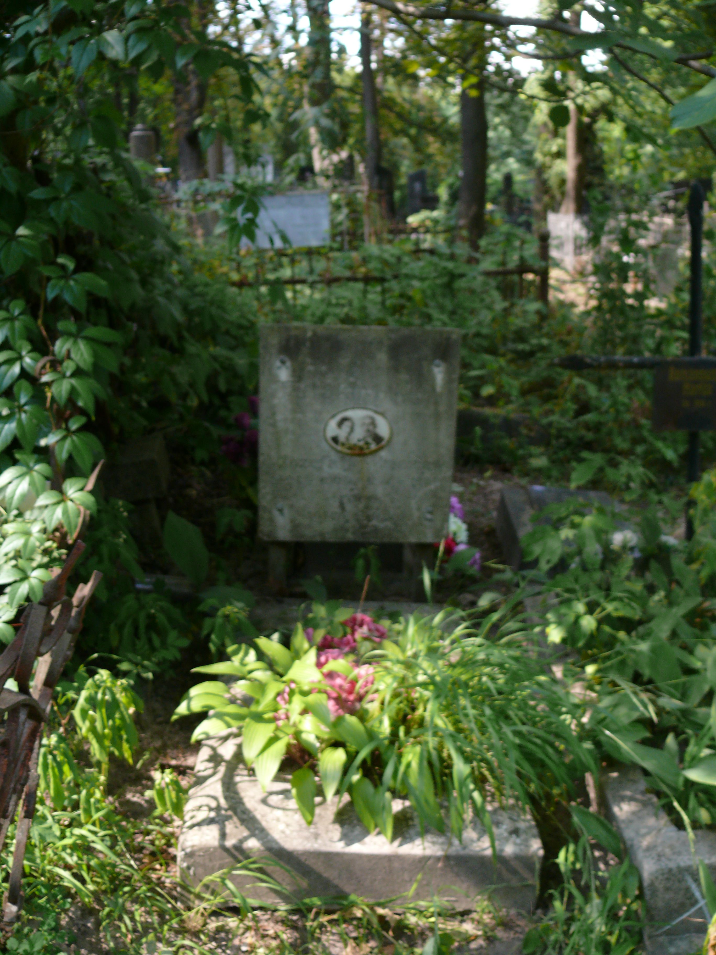 Tombstone of Irena, Josefa, Stanislav Tutakovskis, Bajkova cemetery, Kyiv, 2021