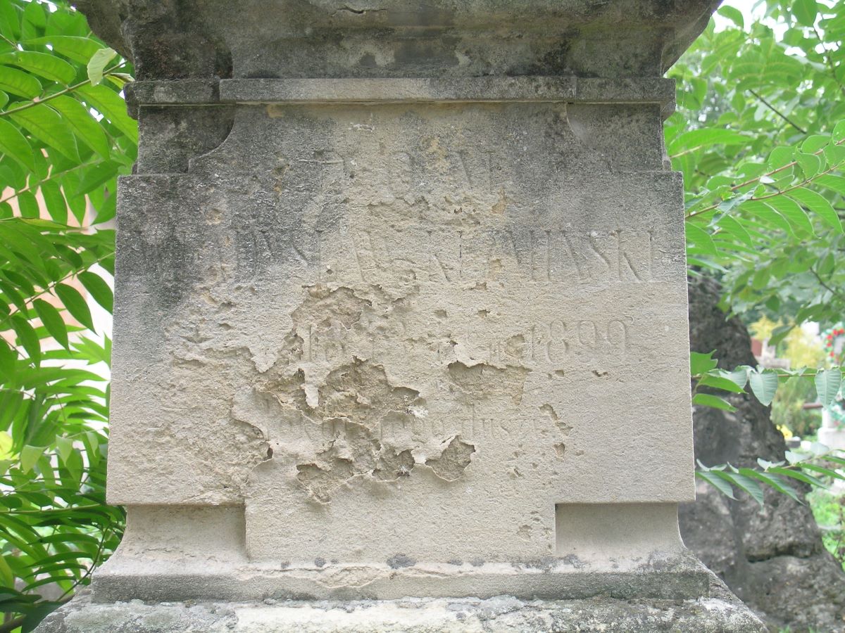 Tombstone of Władysław Kiźmiński, Zaleszczyki cemetery, as of 2019.