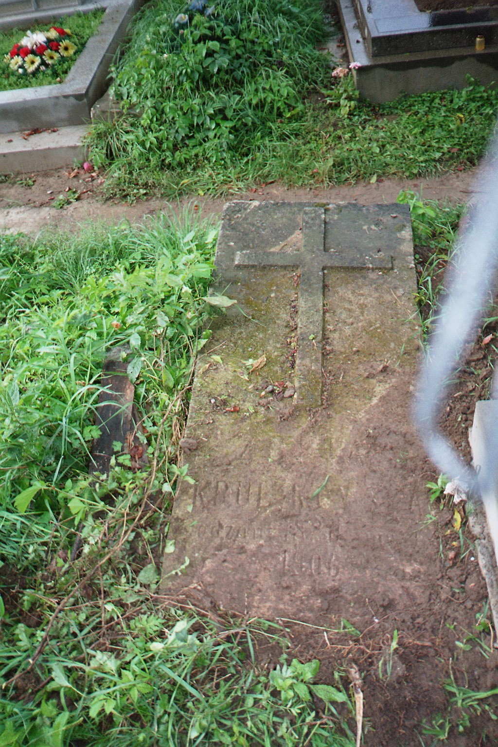 Nagrobek Zofii Krulikowskiej, cmentarz w Zaleszczykach, stan z 2005 r.