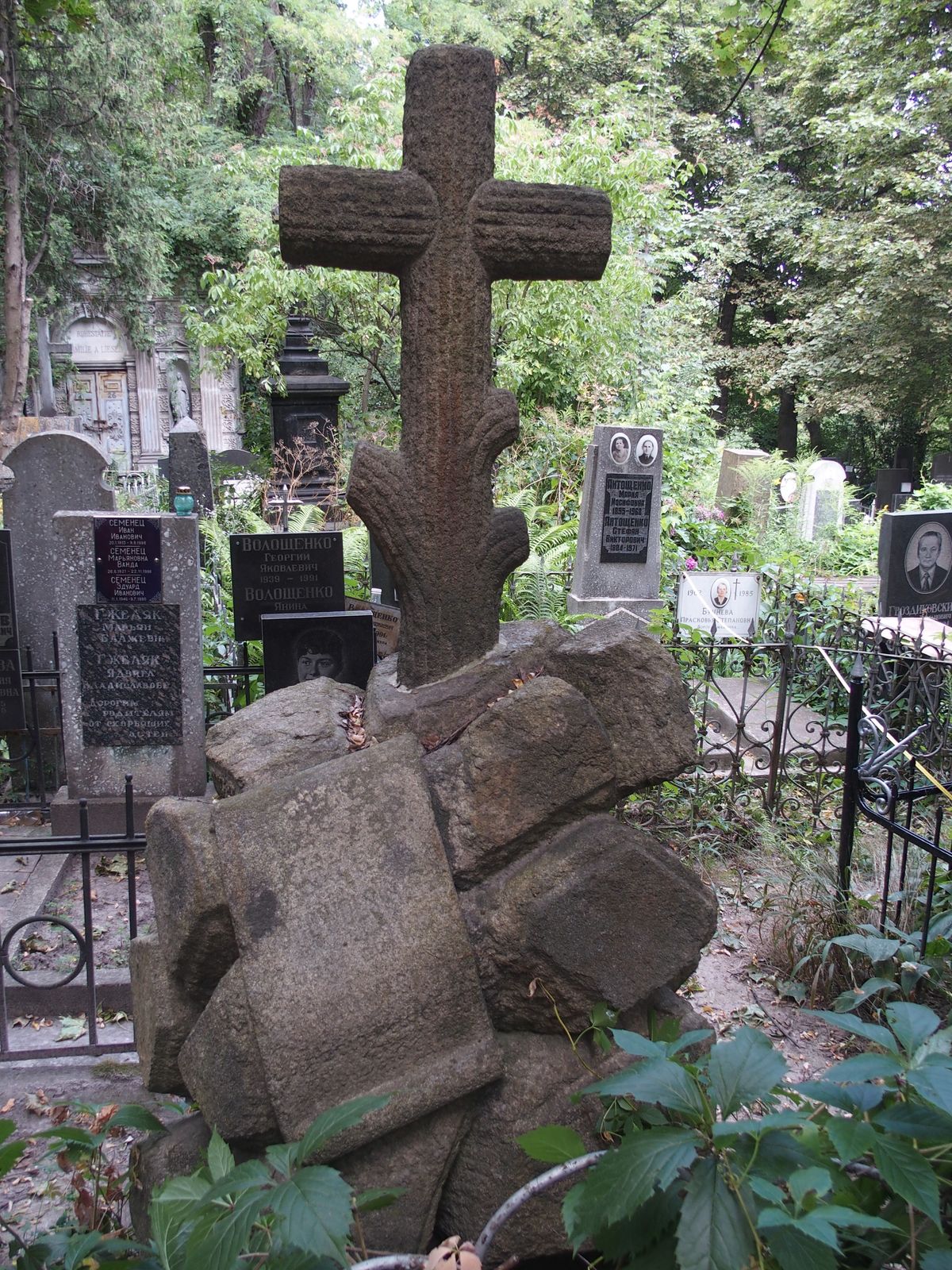 Tombstone of Jadwiga Dobrowolska and Piotr Dobrowolski, Bajkova cemetery, Kyiv, 2021