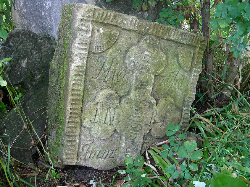 Tombstone of Franz [M][...], Zaleszczyki cemetery, as of 2019.