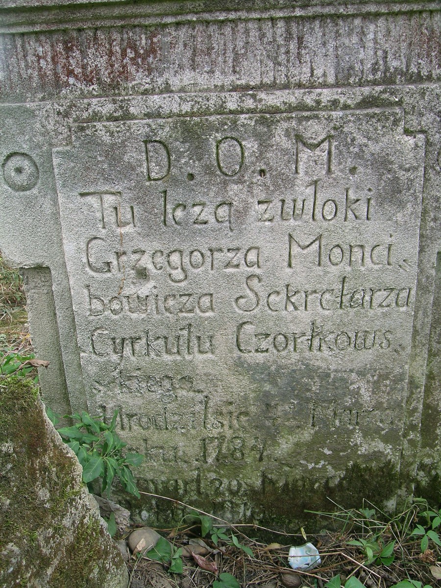 Nagrobek Grzegorza Moncibowicza, cmentarz w Zaleszczykach, stan z 2019 r.
