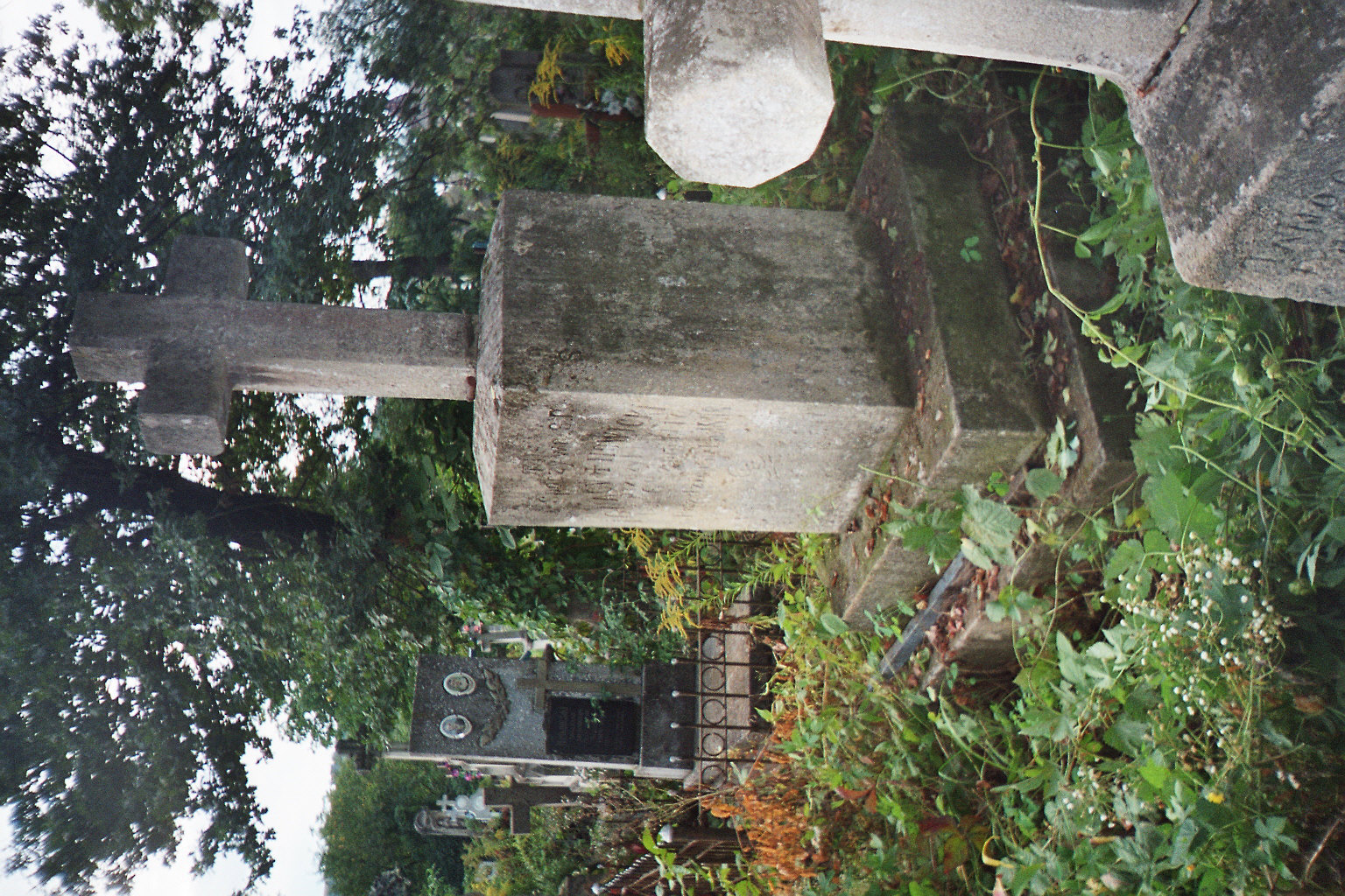 Tombstone of Anna Mulak and Ignacy Nowicki, Zaleszczyki cemetery, as of 2005.
