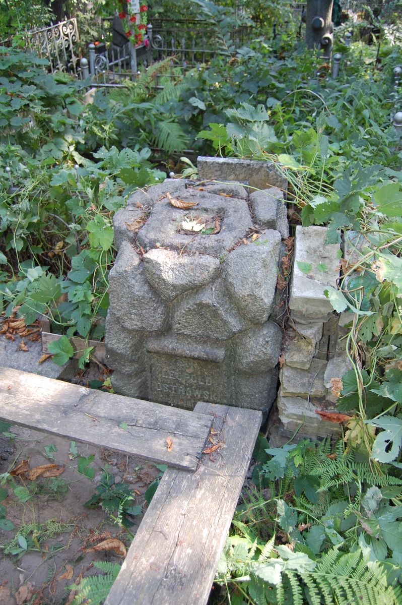 Tombstone of Leopold Ostrowski