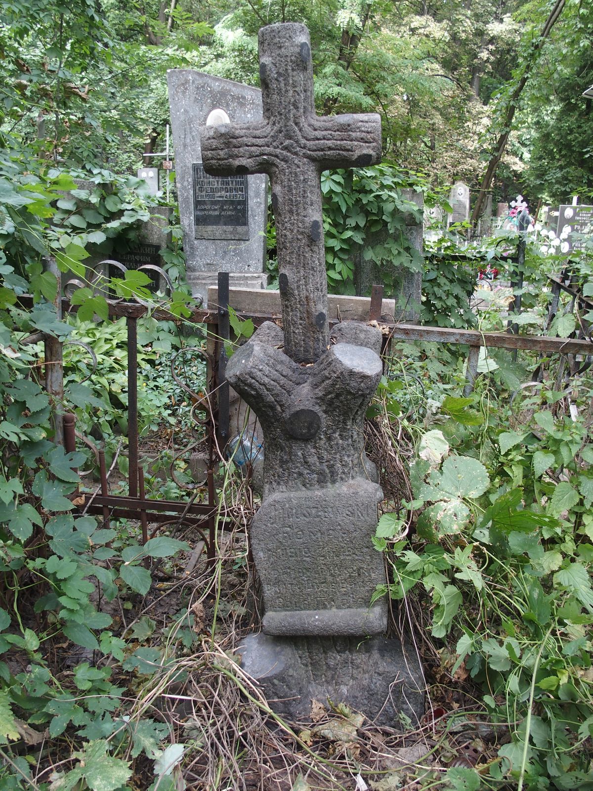 Nagrobek Romana Jaguszewskiego, cmentarz Bajkowa w Kijowie, stan z 2021