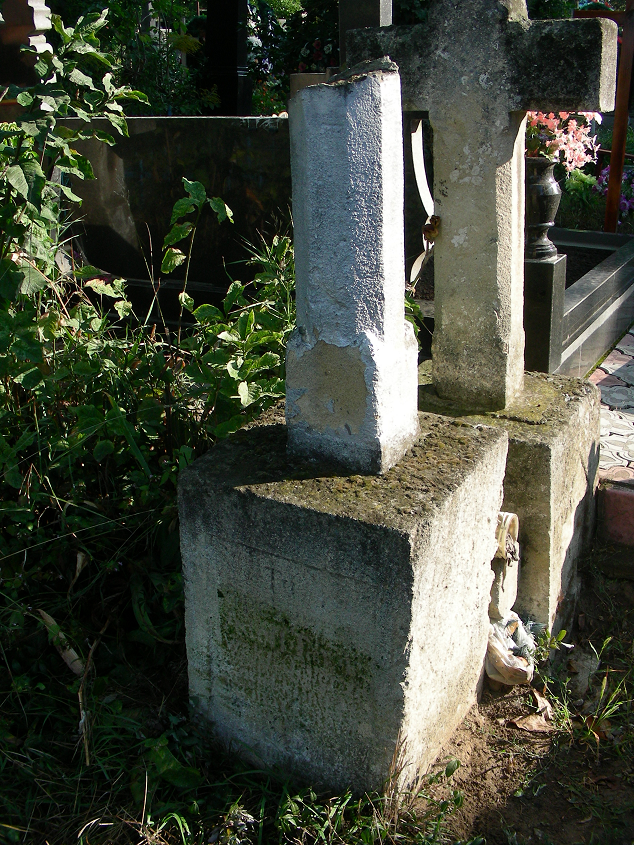 Tombstone of Anna Rajckei, Zaleszczyki cemetery, as of 2019.