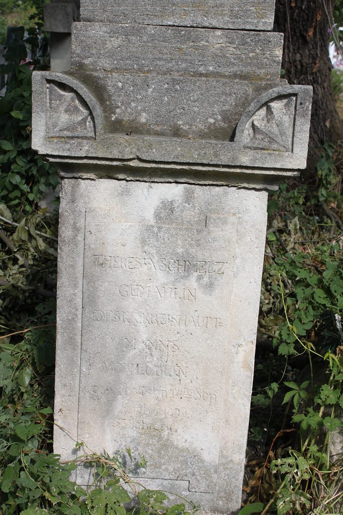 Tombstone of Theresia Schmelz, Zaleszczyki cemetery, as of 2019.