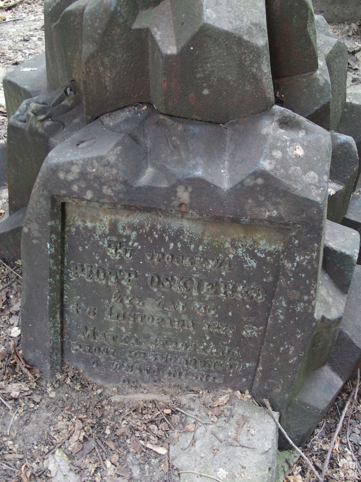 Fragment nagrobka Piotra Oskierko, cmentarz Bajkowa w Kijowie, stan z 2021