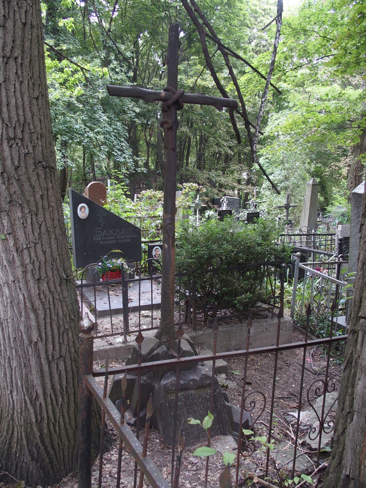 Nagrobek Piotra Oskierko, cmentarz Bajkowa w Kijowie, stan z 2021