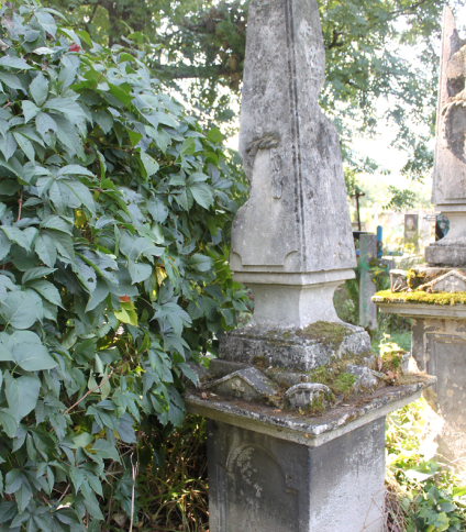 Nagrobek Jana Stachorskiego, cmentarz w Zaleszczykach, stan z 2019 r.