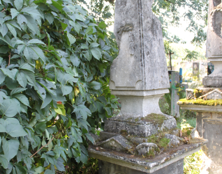 Nagrobek Jana Stachorskiego, cmentarz w Zaleszczykach, stan z 2019 r.