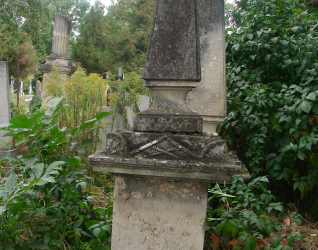 Nagrobek Johana Stachorskiego, cmentarz w Zaleszczykach, stan z 2019 r.