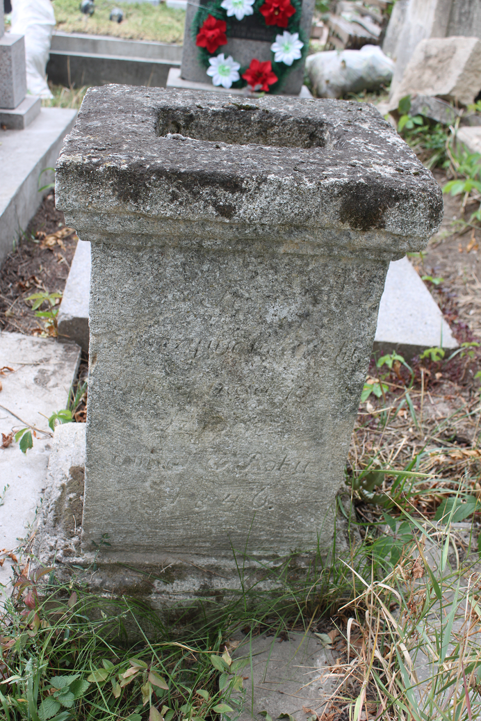 Tombstone of Agnes, Ignatius Szy[p]ek and N.N., Zaleszczyki cemetery, as of 2019.