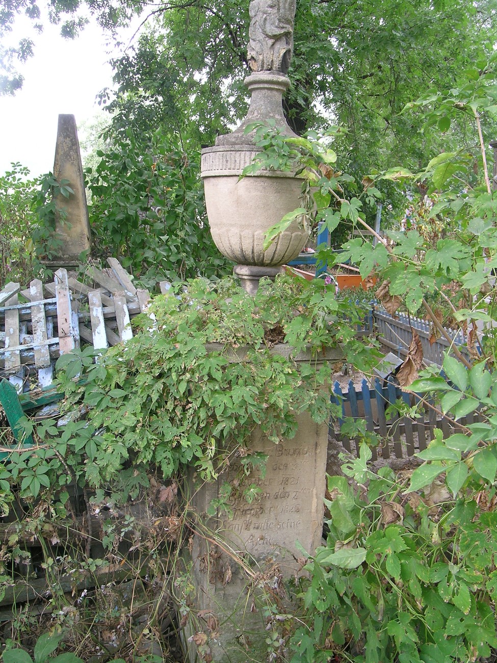 Tombstone of Wilhelm Taulow von Rosenthal, Zaleszczyki cemetery, as of 2019.