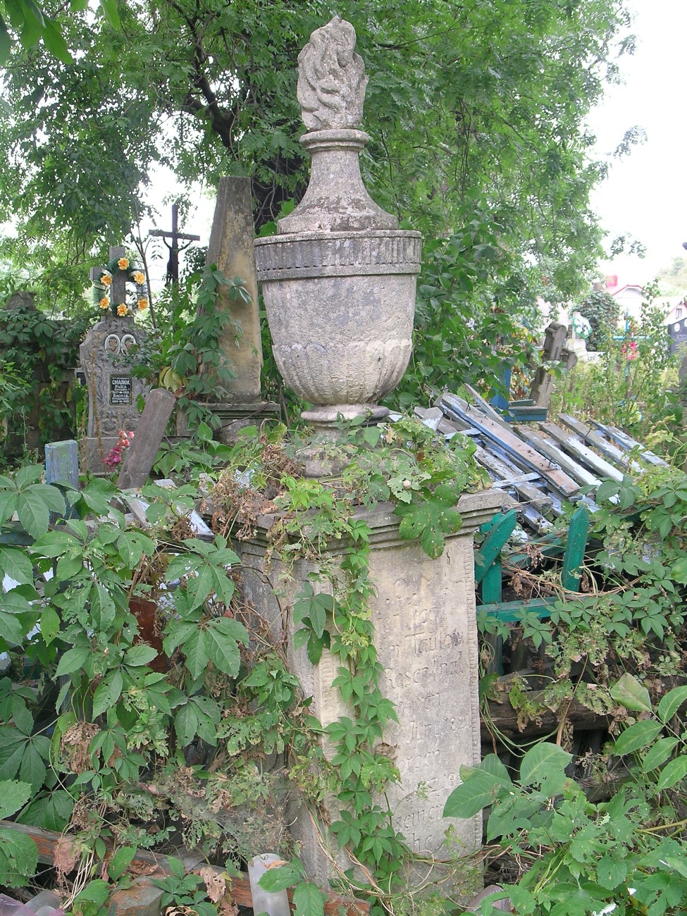 Tombstone of Wilhelm Taulow von Rosenthal, Zaleszczyki cemetery, as of 2019.