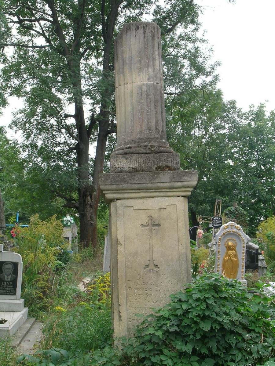 Nagrobek Franciszka Zawiłowskiego, cmentarz w Zaleszczykach, stan z 2019 r.
