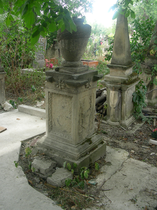 Tombstone of N.N., Zaleszczyki cemetery, as of 2019.