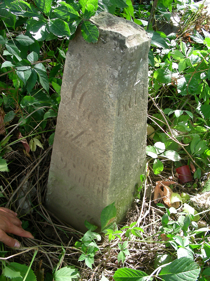 Tombstone of N.N., Zaleszczyki cemetery, as of 2019.