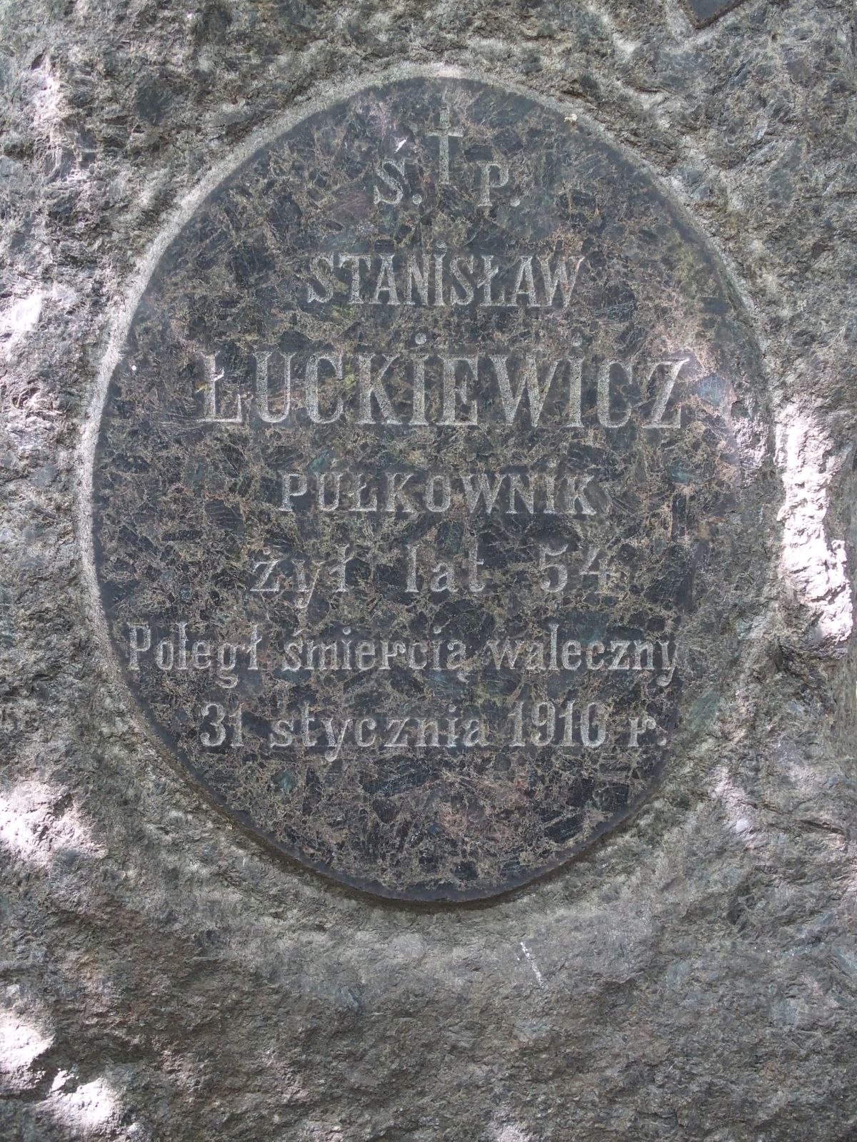 Fragment nagrobka Stanisława Łuckiewicza, cmentarz Bajkowa w Kijowie, stan z 2021