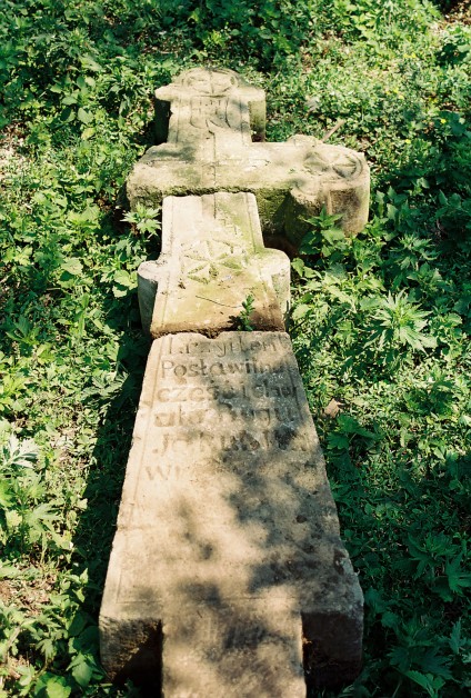 Krzyż wotywny, cmentarz w Wysuczce, 2004