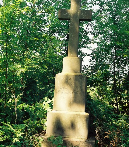 Nagrobek Adeli i Ludwika Wilczewskich, cmentarz w Burdiakowcach, 2004