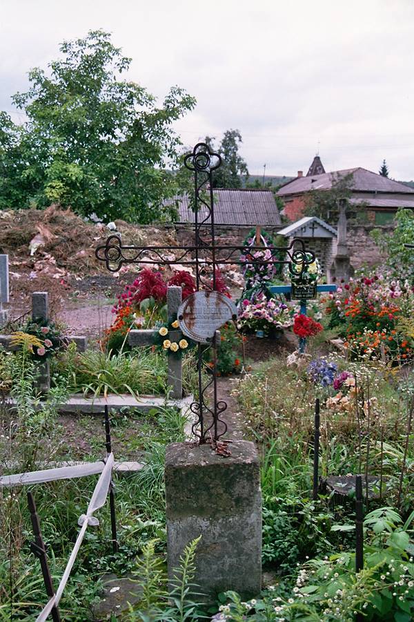 Tombstone of Antoni Berezowski, cemetery in Zaleszczyki, state from 2005