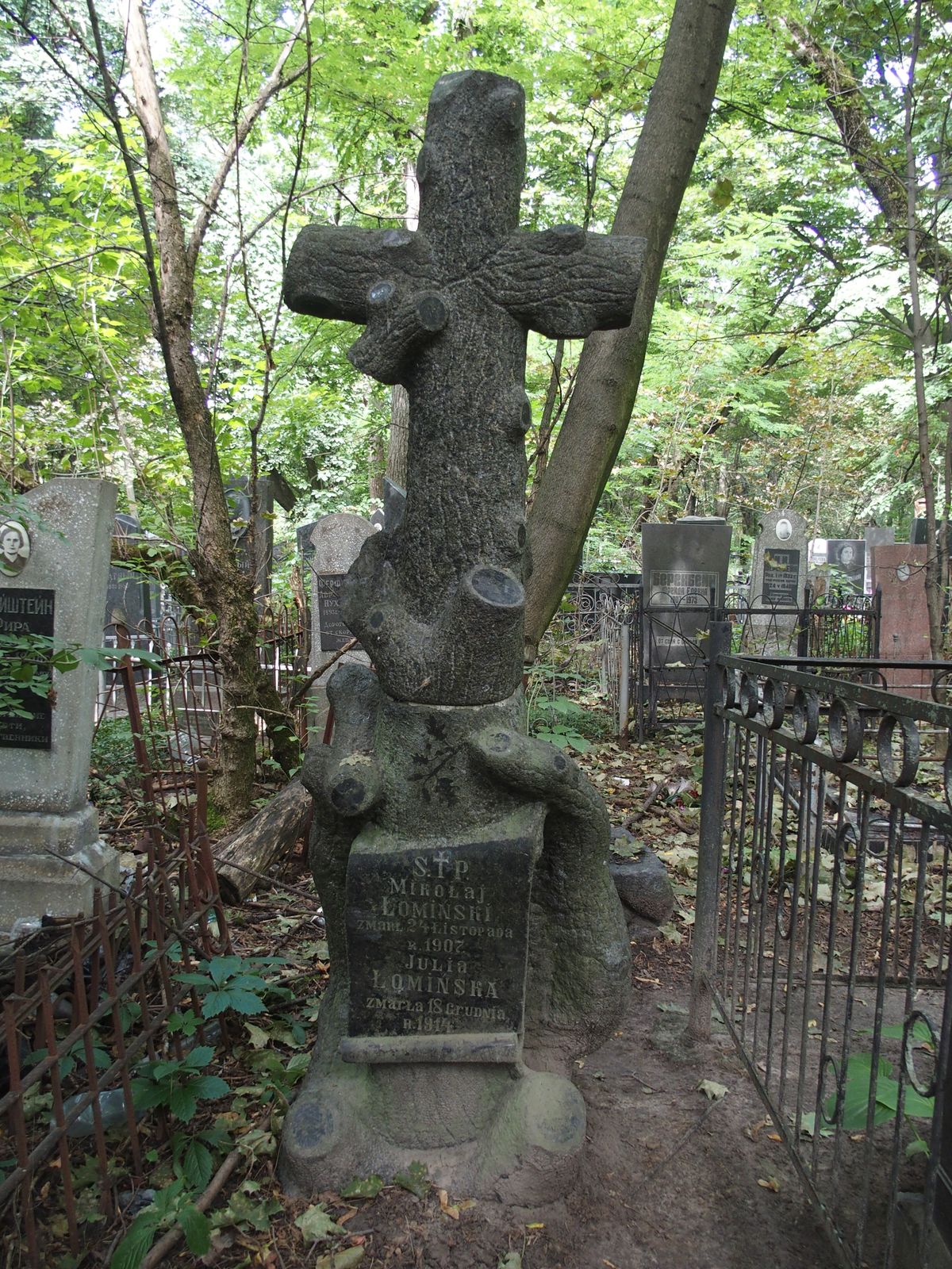 Nagrobek Mikołaja Łomińskiego, Julii Łomińskiej, cmentarz Bajkowa w Kijowie, stan z 2021
