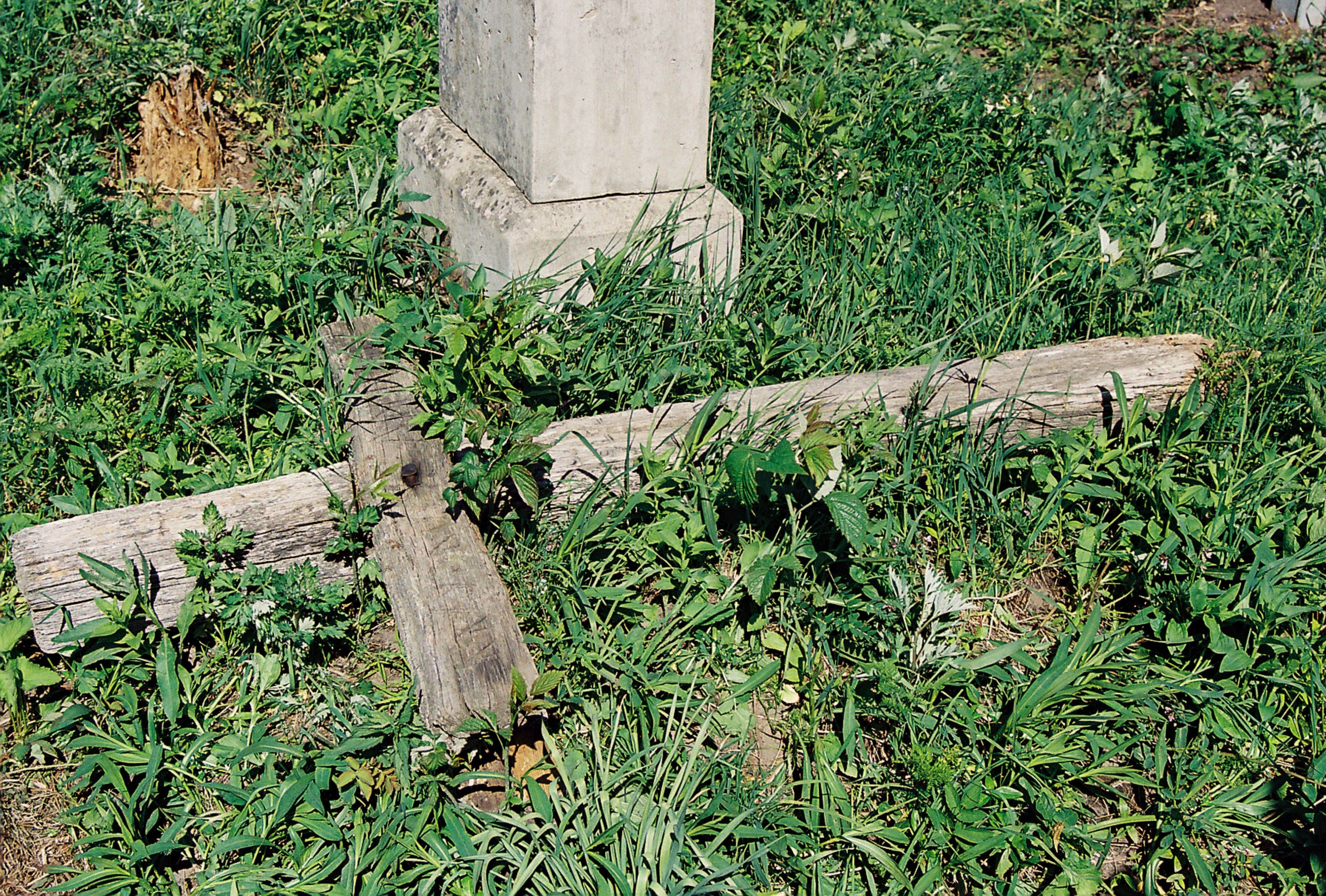 Nagrobek Antona Krzysko, cmentarz w Łosiaczu, Ukraina