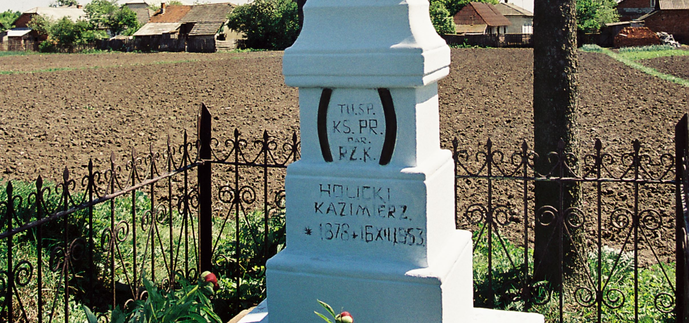 Photo montrant Tombstone of Rev. Kazimierz Holicki