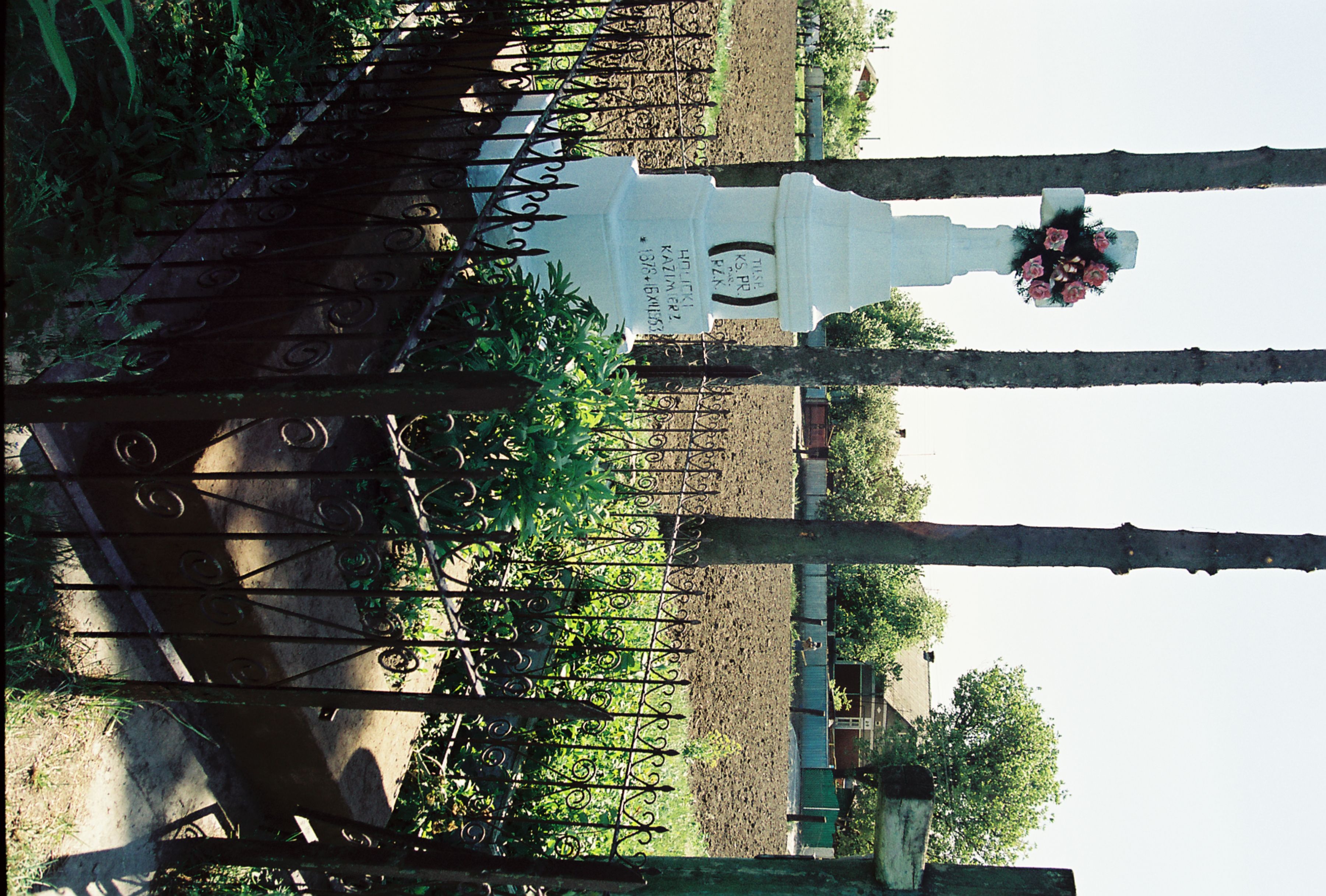 Pierre tombale du révérend Kazimir Holitsky, cimetière de Losych, Ukraine