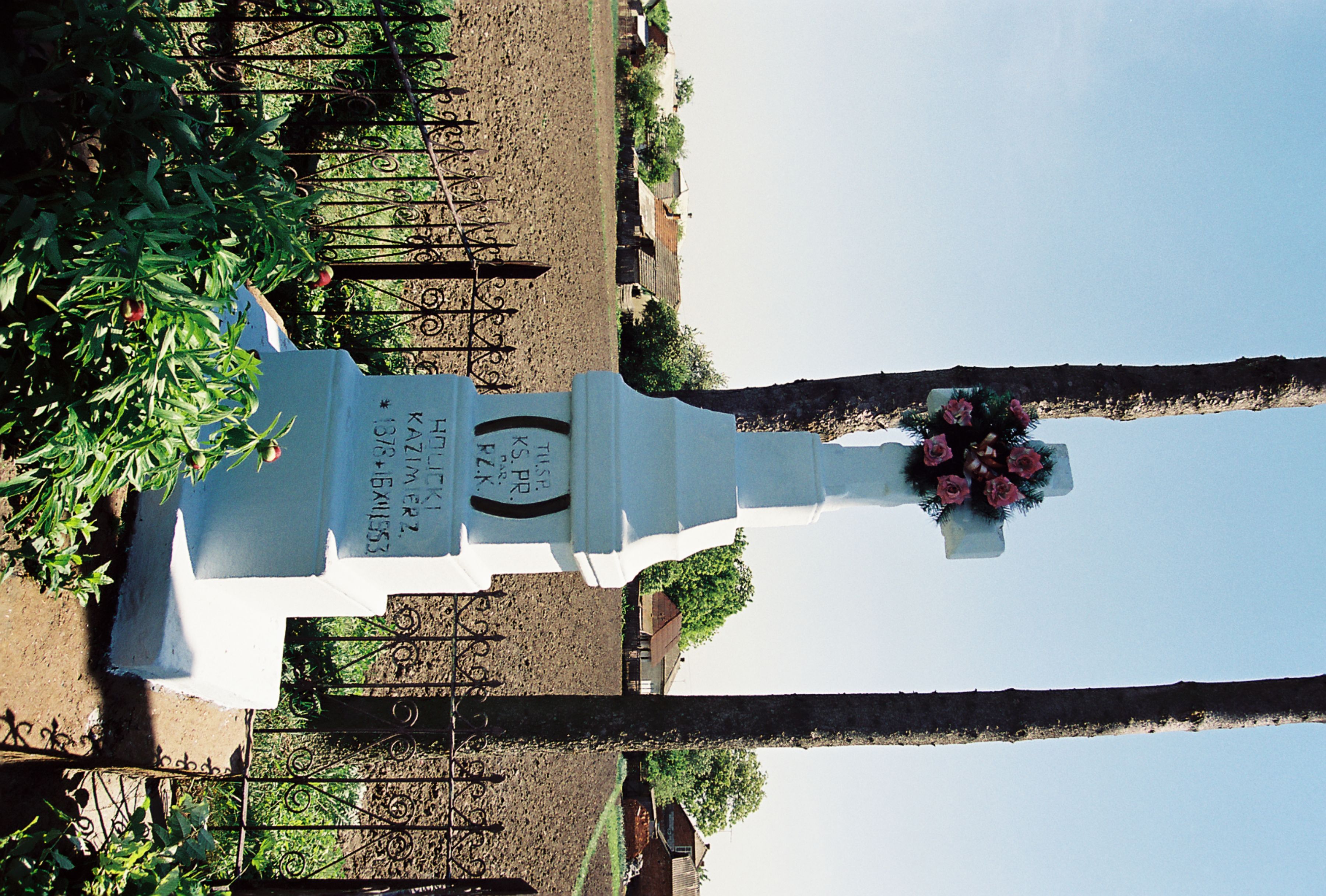 Pierre tombale du révérend Kazimir Holitsky, cimetière de Losych, Ukraine