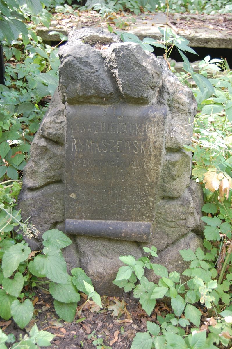 Fragment nagrobka Anny Rymaszewskiej, cmentarz Bajkowa w Kijowie, stan z 2021