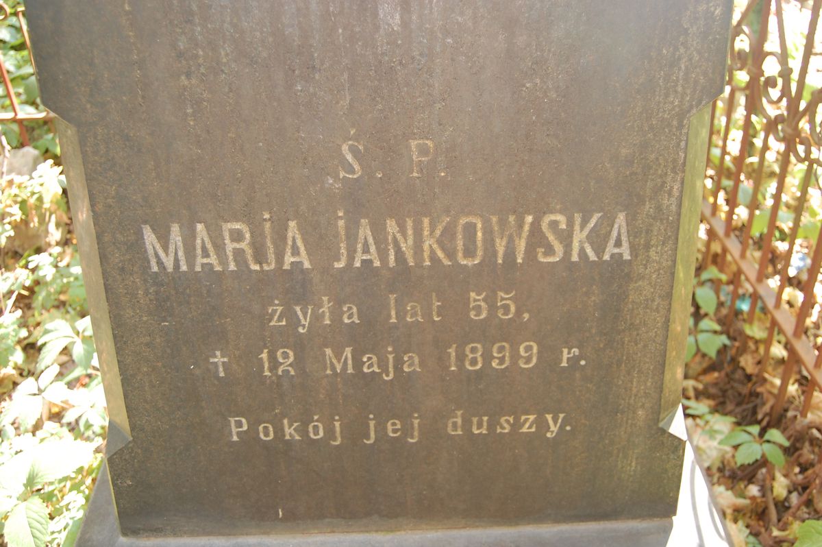 Fragment of the gravestone of Maria and Maciej Jankowski, Bajkova cemetery in Kiev, 2021