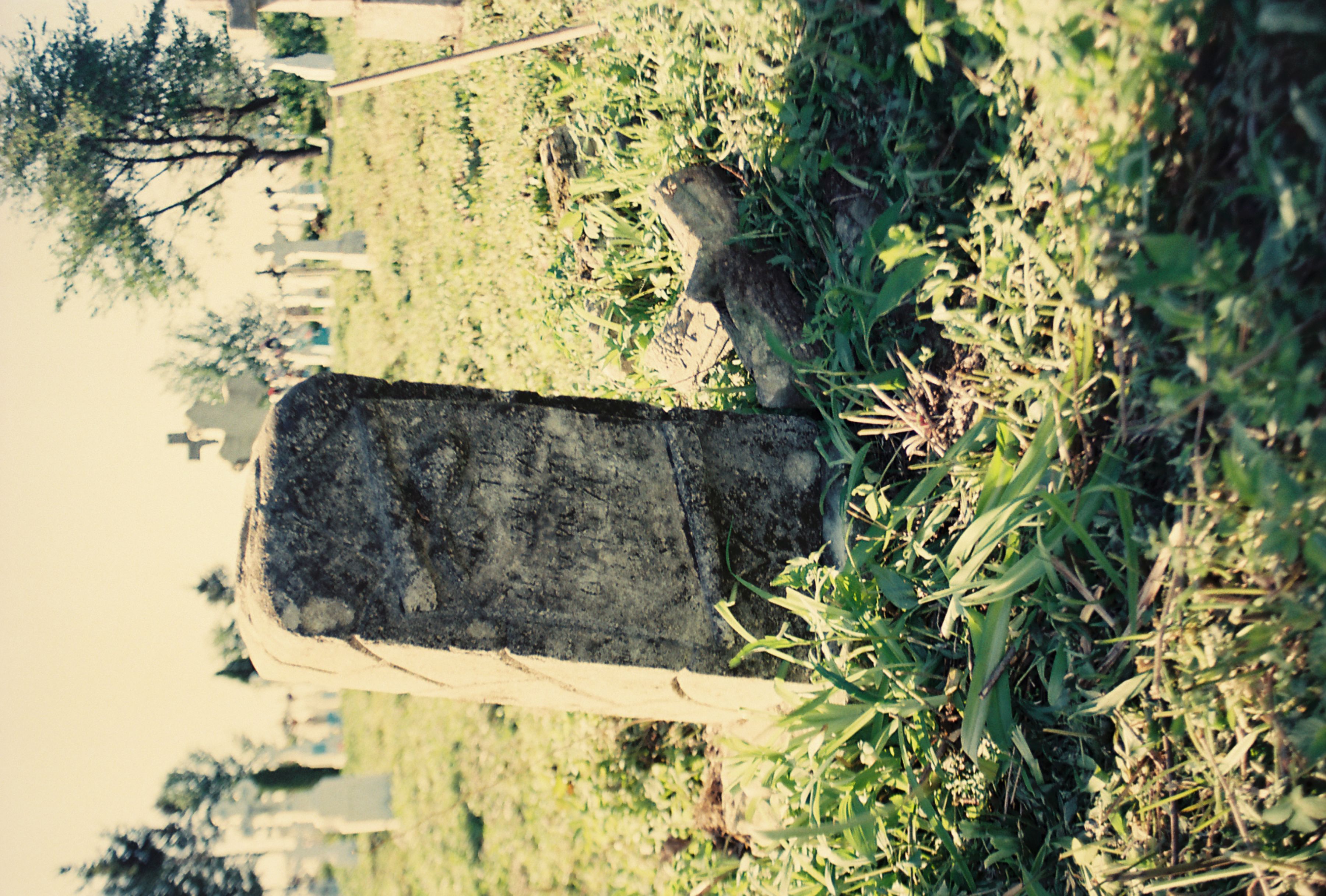 Pierre tombale de František Ozarchuk, cimetière de Lauschyk, Ukraine