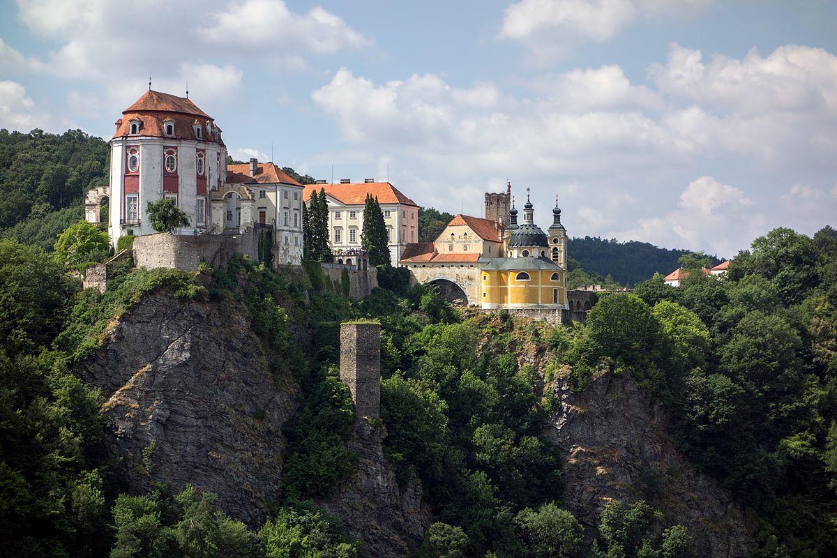 Vranov Castle, photo by Jerzy Strzelecki, CC-BY-SA-3.0, https://commons.wikimedia.org/wiki/File:Vranov_nad_Dyji03(js).jpg?uselang=en, photo (external licence)