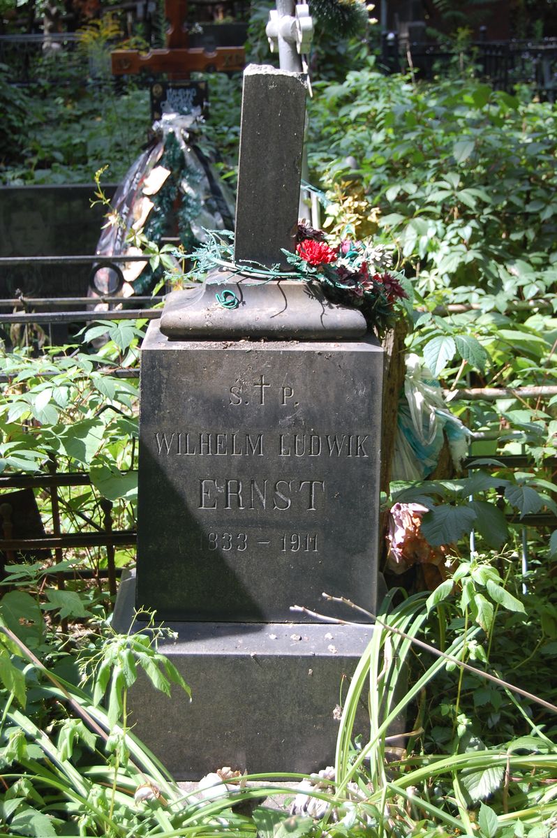 Tombstone of Wilhelm Ernst, as of 2022